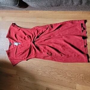 Twist-front knee-length dress (cranberry red)